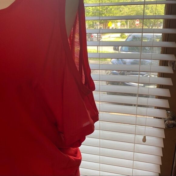 MAJE red 1 cold shoulder top blouse w ruching sz M - Picture 8 of 8